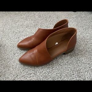 Universal Threads Brown Flats